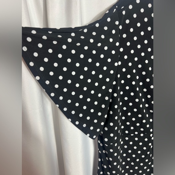 Diana Belle Woman’s Plus Size 2X Polka Dot Blouse Flowy Short Sleeve V-Neck - Picture 3 of 10